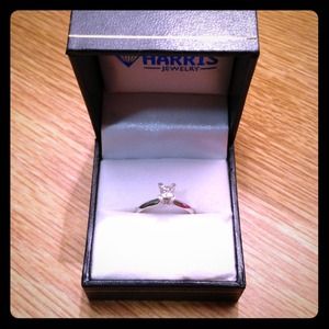 14kw Diamond engagement ring