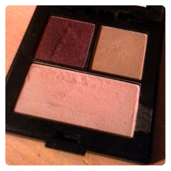 Laura Mercier eyeshadow palette in Mauve Sunset.