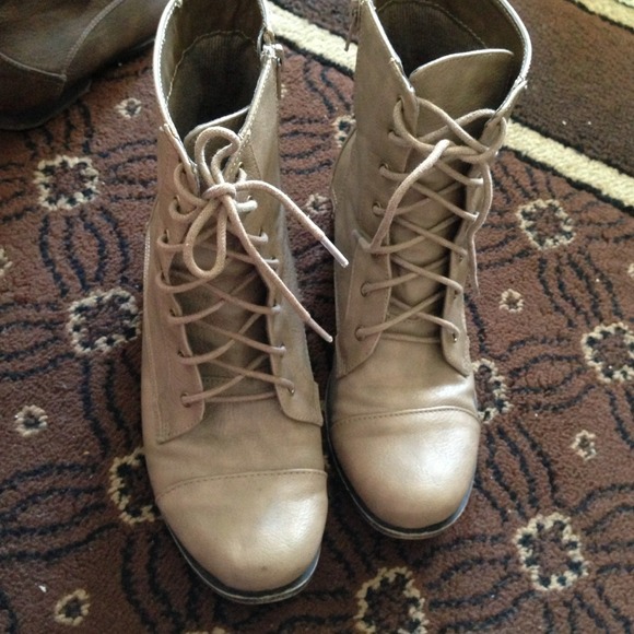 TRADED Women Boots - Picture 2 of 4