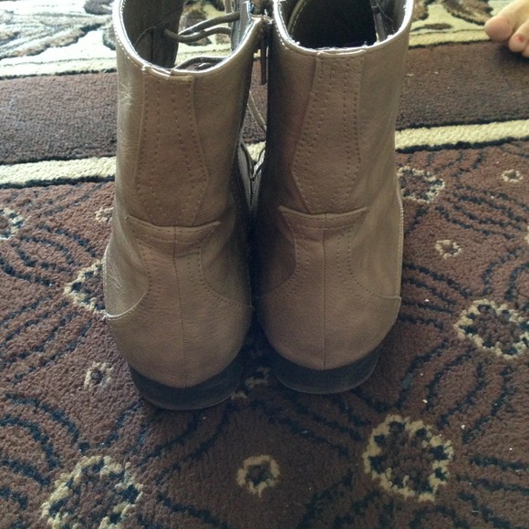 TRADED Women Boots - Picture 3 of 4