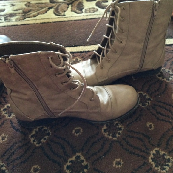TRADED Women Boots - Picture 4 of 4