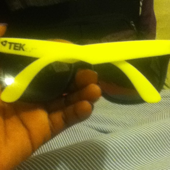 Sunglasses - Picture 2 of 4