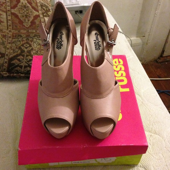 High heals - Picture 4 of 4