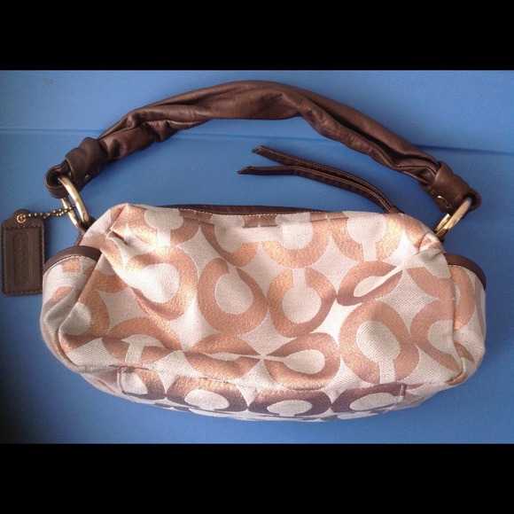 👏SOLD👏 Authentic Coach Signature Purse