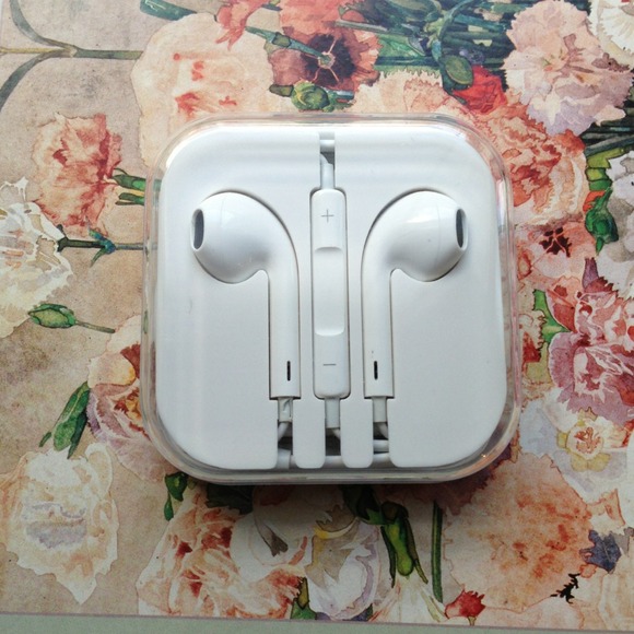 NIB Apple IPhone5 Headphones