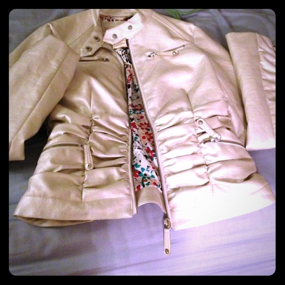Leather-like jacket from the Buckle