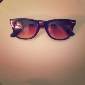 Really cute brown sunglasses!