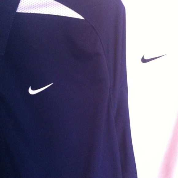SOLD IN BUNDLE 2 men's Nike Golf Polo Shirts