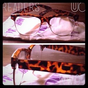 🌻Traded🌻Urban Outfitters NWOT readers