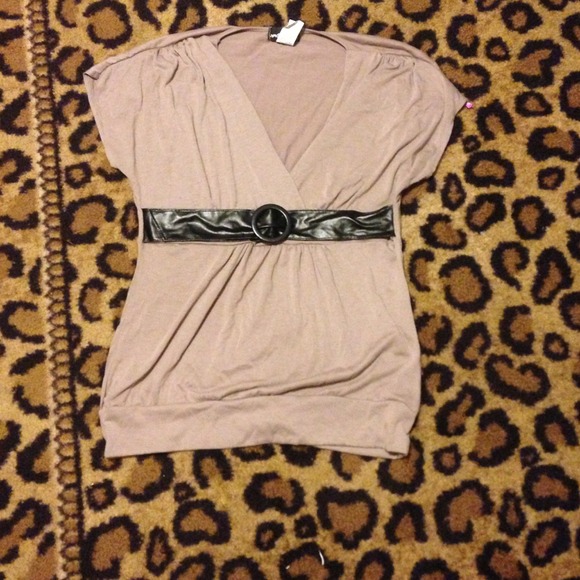 Top with belt made on it - Picture 1 of 1