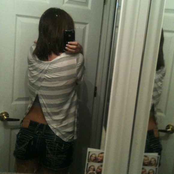 Selling this top - Picture 2 of 2