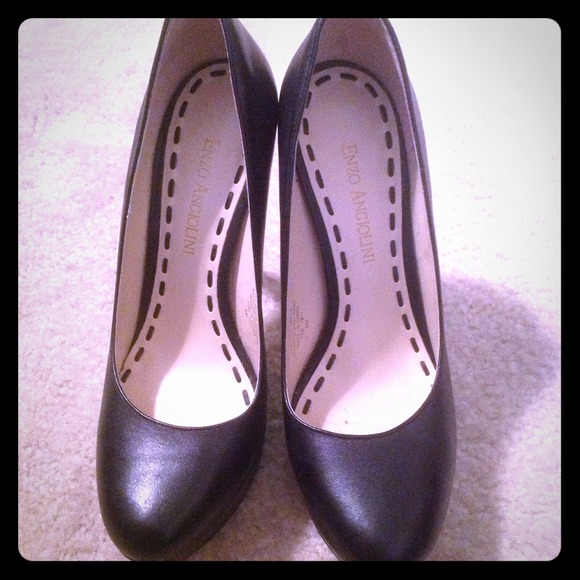 ⛔️price reduced⛔️ Black leather heels! 👠