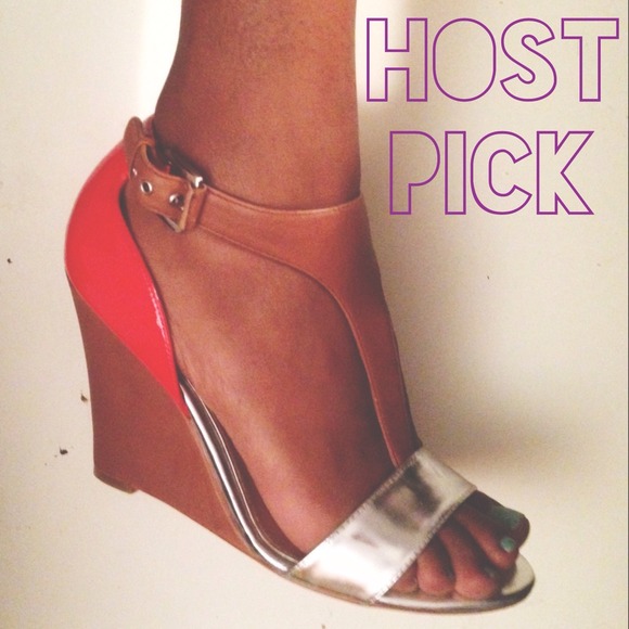Badgley Mischka Shoes - ✨HOST PICK✨Badgley Mischka Nyomi wedge NWOT