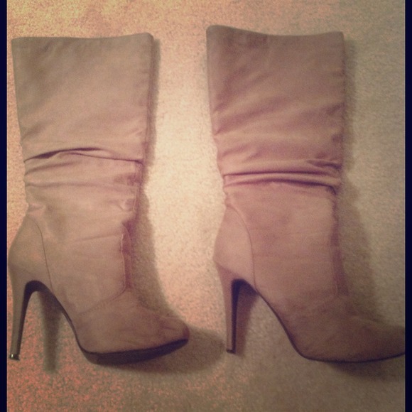 ⛔️price reduced⛔️ Tan suede slouchy boots 👢