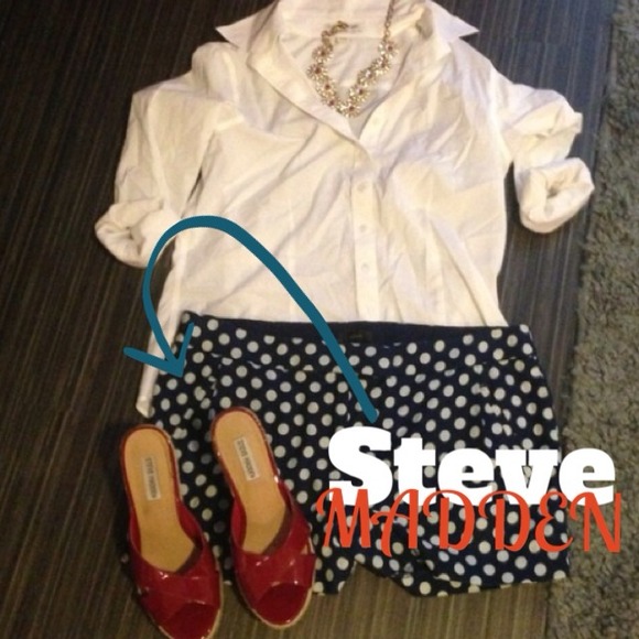 ❌ SOLD ❌Steve Madden Ruby Red Patten Wedges Size 8