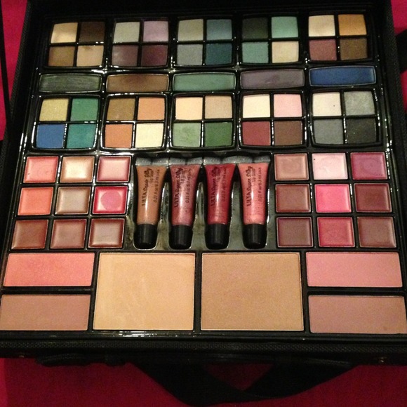 Makeup kit - Picture 2 of 3