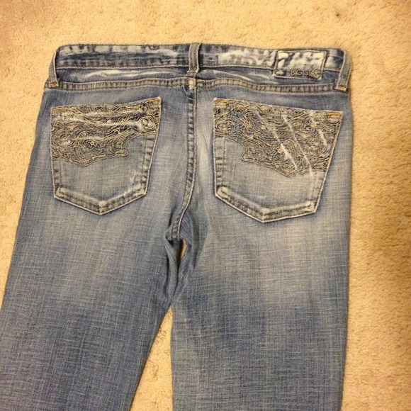 Lightly worn, light colored jeans from the buckle! - Picture 4 of 4