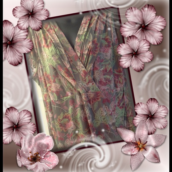 🔴🔴SOLD🔴🔴Great looking top. - Picture 2 of 3