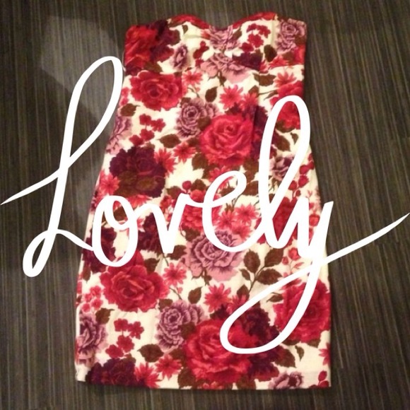 Tracy Reese Dresses & Skirts - ❌❌SOLD❌❌Tracy Reese size 8 floral sweetheart dress