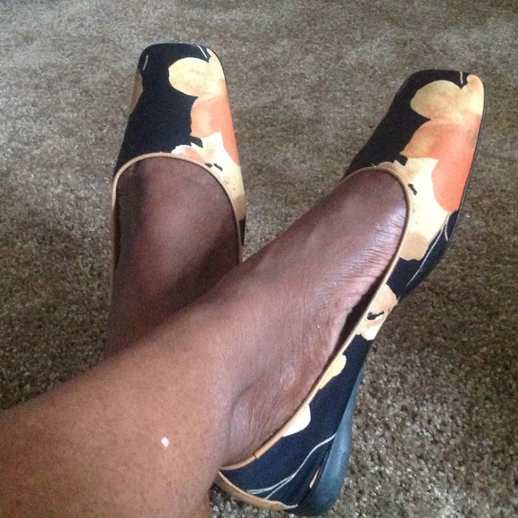 Italian Flat Shoes, Floral Design Handsewn Bottoms