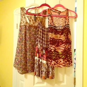 Bundle! Printed tank tops