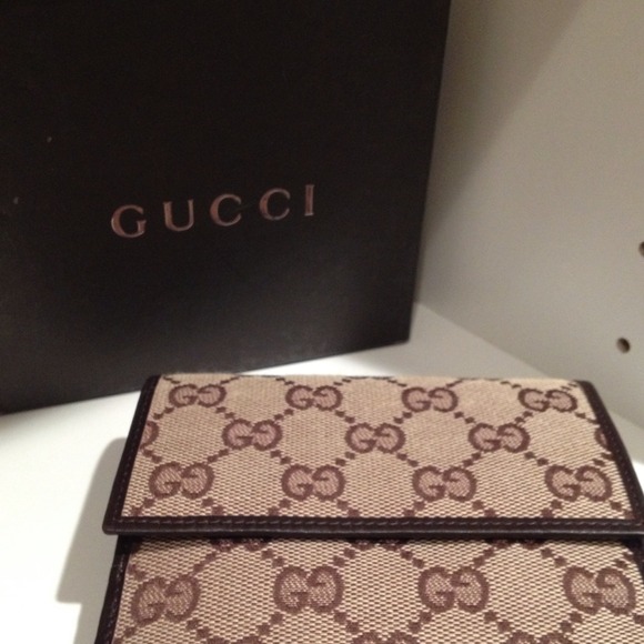 Gucci logo wallet