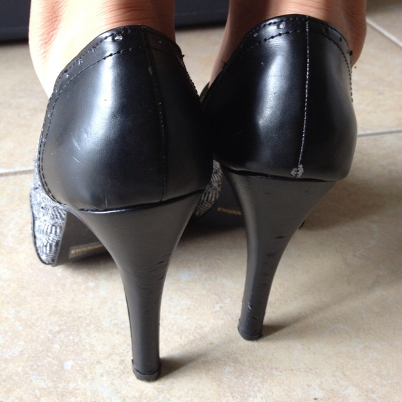 ♻TRADED♻Tuxedo style booties - Picture 3 of 4