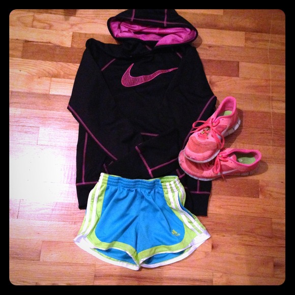 🚫traded🚫Nike black and pink sweatshirt