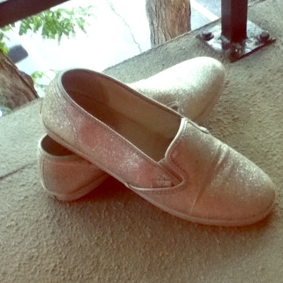 Flirty glitter slip on - Picture 1 of 4