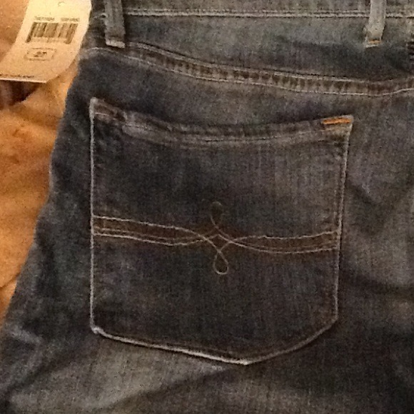 back pockets - Picture 2 of 2
