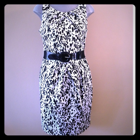 NWOT White & Black Printed Sheath/Dress with Belt