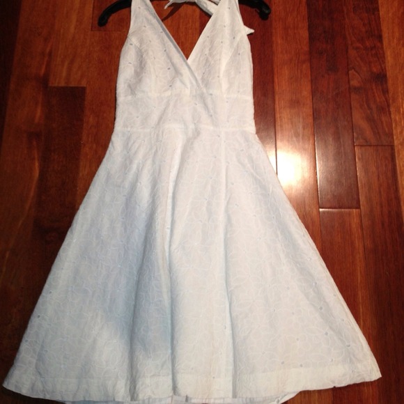 🚫SOLD🚫White Halter Dress by Isaac Mizrahi