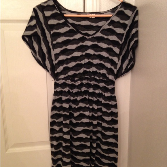 Dress. - Picture 2 of 2