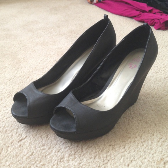 Black 3.5 inch platforms