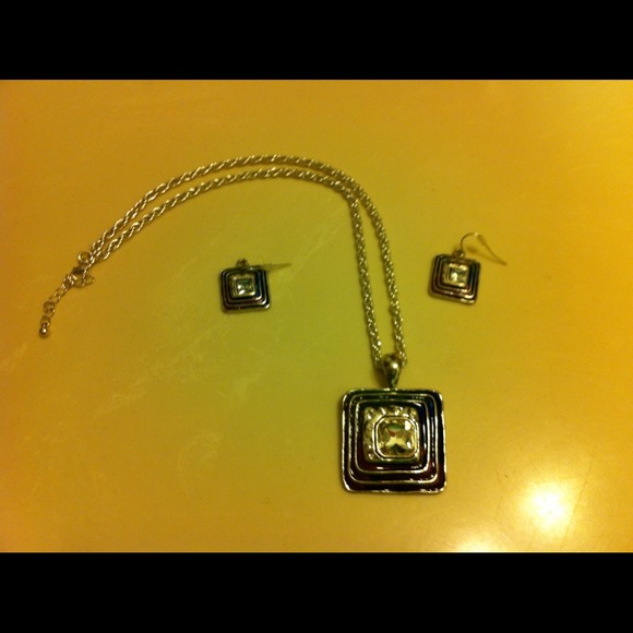 💋🎀💫Set of earrings and necklace