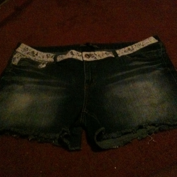 Jean shorts and tank bundle 😊