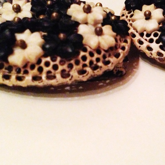 SALE Vintage Miriam Haskell Floral Dress Clips - Picture 3 of 3