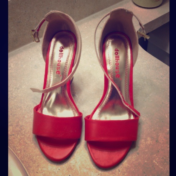 🔴SOLD in a BUNDLE🔴 Dollhouse strappy wedges