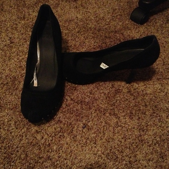 Sexy black heals!