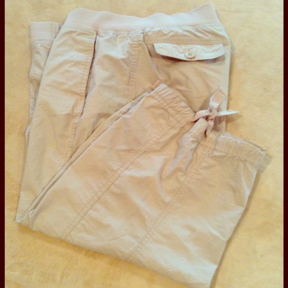 🐚Beachcomber, casual khaki CAPRIS!🐚.