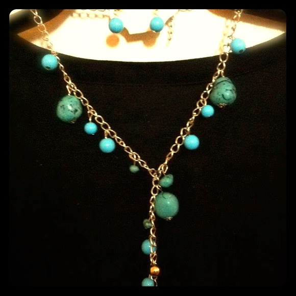 Stylish Turqoise Necklace and Earring