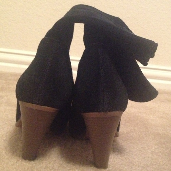 **SOLD**American Eagle high heel boots - Picture 3 of 3