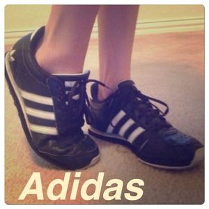 Adidas Tennis Shoes