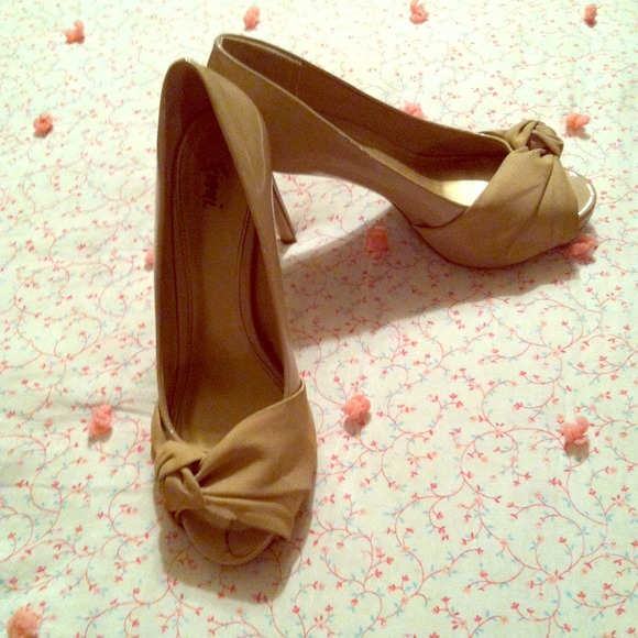 🌷🌸🌷Trade🌷🌸🌷Nude peep toe pumps