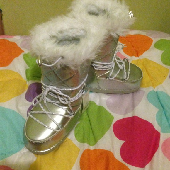 Boots - Picture 2 of 3