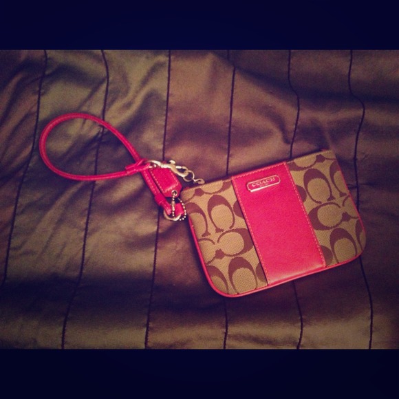 Coach Clutches & Wallets - Coach wristlet