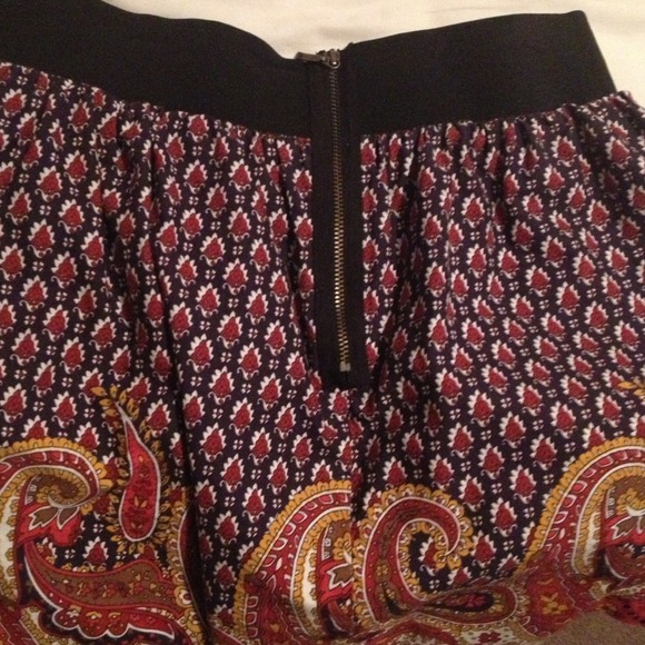 Skirt - Picture 3 of 3