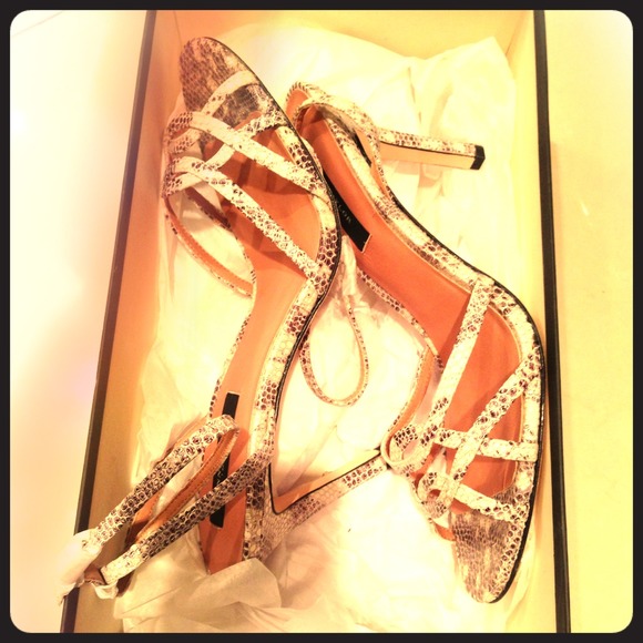 Black and white snakeskin heel!