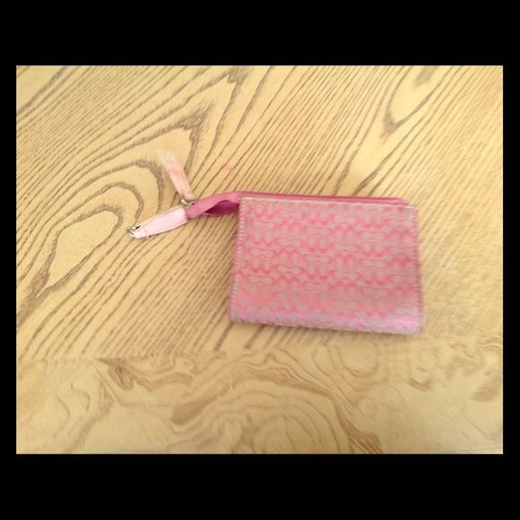 Cute pink wristlet BNWT