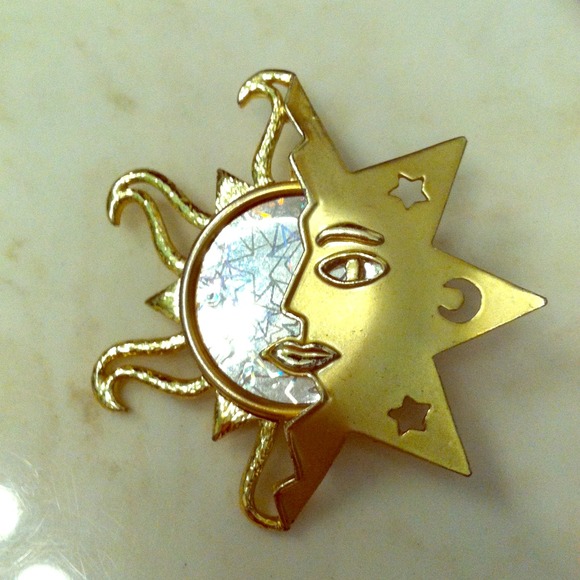 Gold Sun Brooch🌞